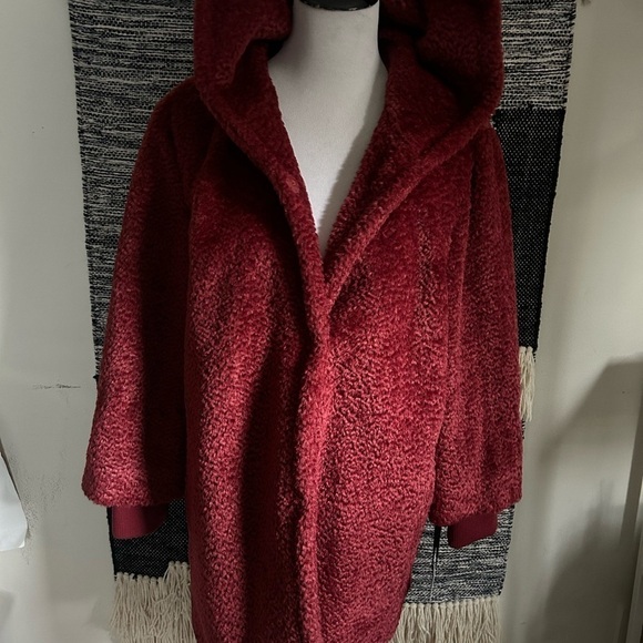 Nikki Jones crushed red hooded faux fur jacket NWT - Picture 7 of 10